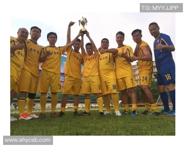 荷兰足球明星齐聚一堂合影留念展现足球魅力与团结精神